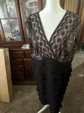 Jessica Howard Black Lace Tiered Midi Dress